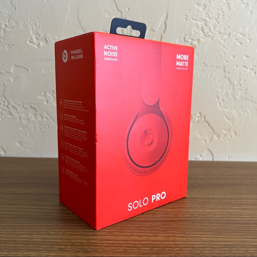 Apple Beats Solo Pro Noise Cancelling Headphones